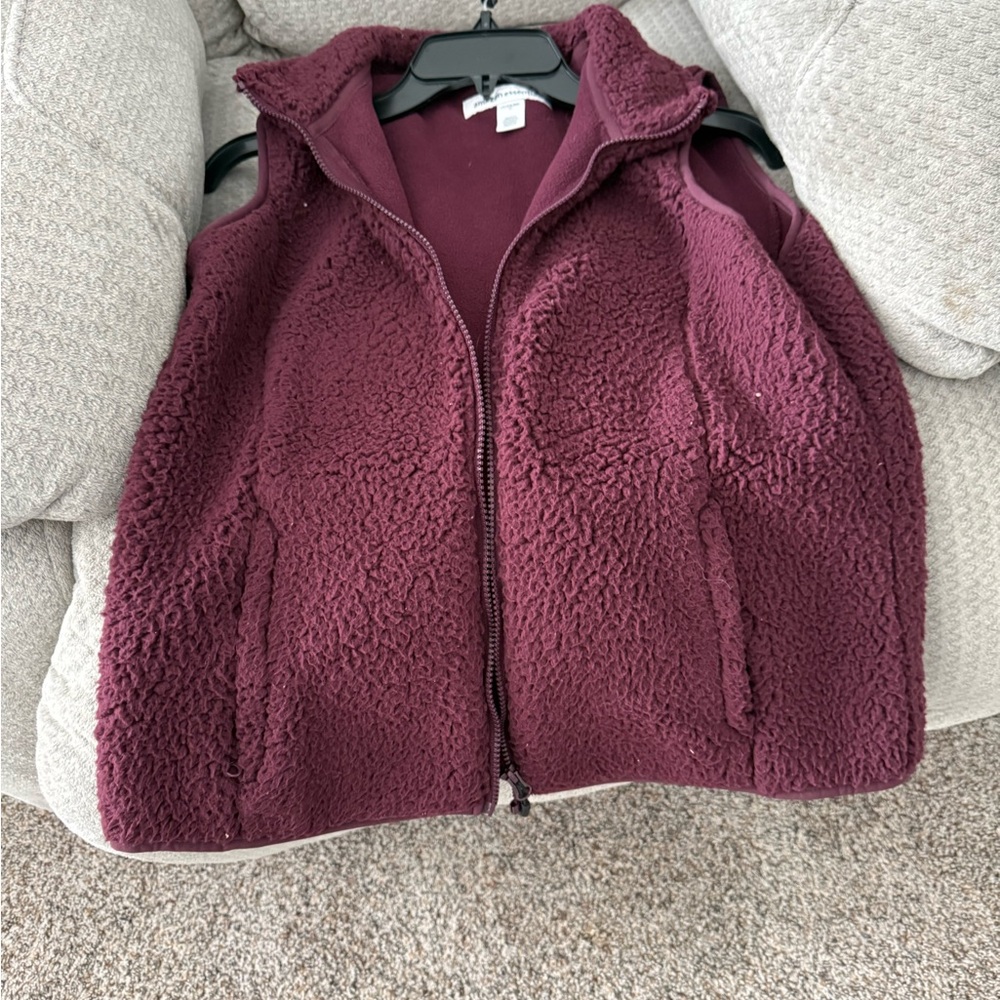 Amazon Essentials Maroon Fleece Vest